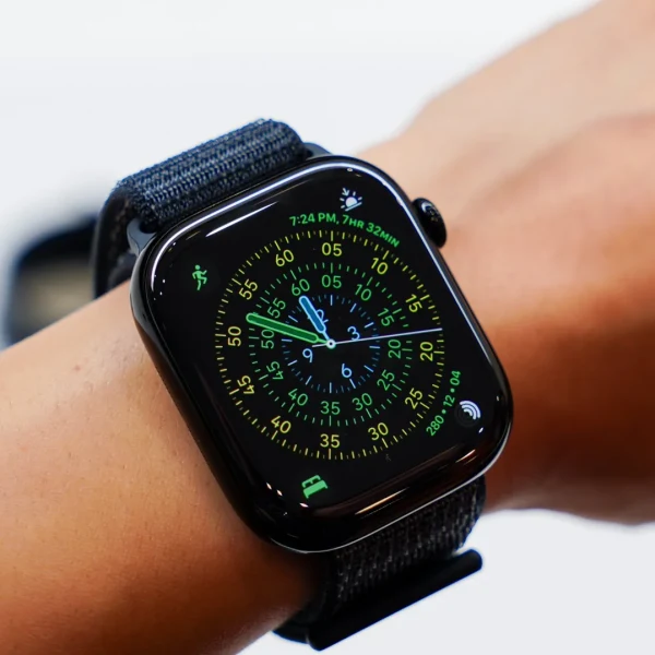 الساعة Apple Watch Series 11